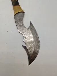 Stor veludført kniv med Damaskus blad
