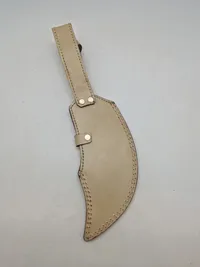 Stor veludført kniv med Damaskus blad