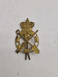 Samling regimentsmærker mm