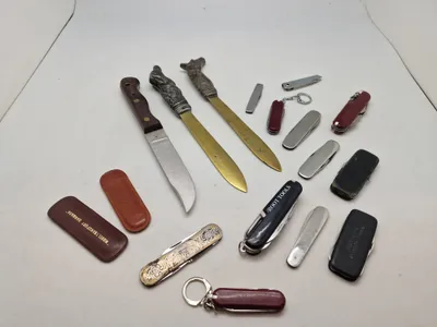 Samling lommeknive og brevknive