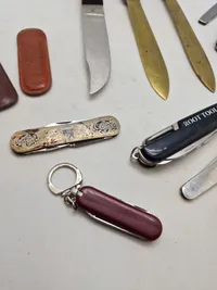 Samling lommeknive og brevknive