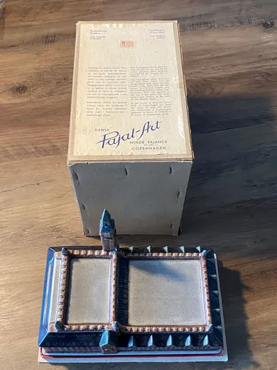Originalt Fajance klokkespil forstillende Københavns rådhus - med original kasse