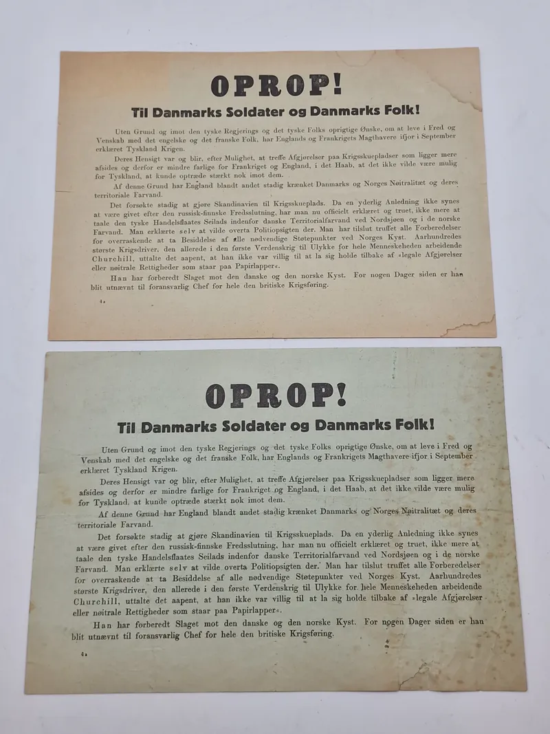 To stk originale Oprop! nedkastet over Danmark 9 april 1940. Bemærk det er de to forskellige udgaver