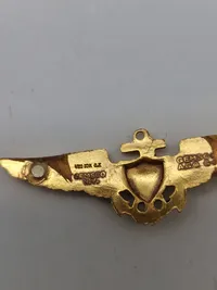 Samling diverse pins og nåle