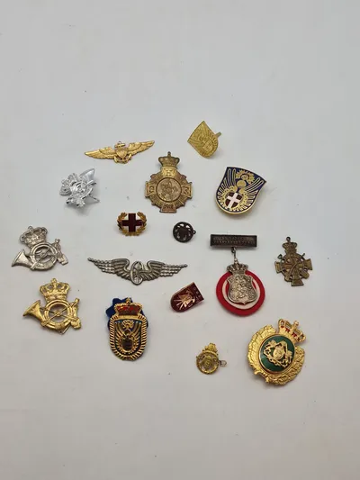 Samling diverse pins og nåle