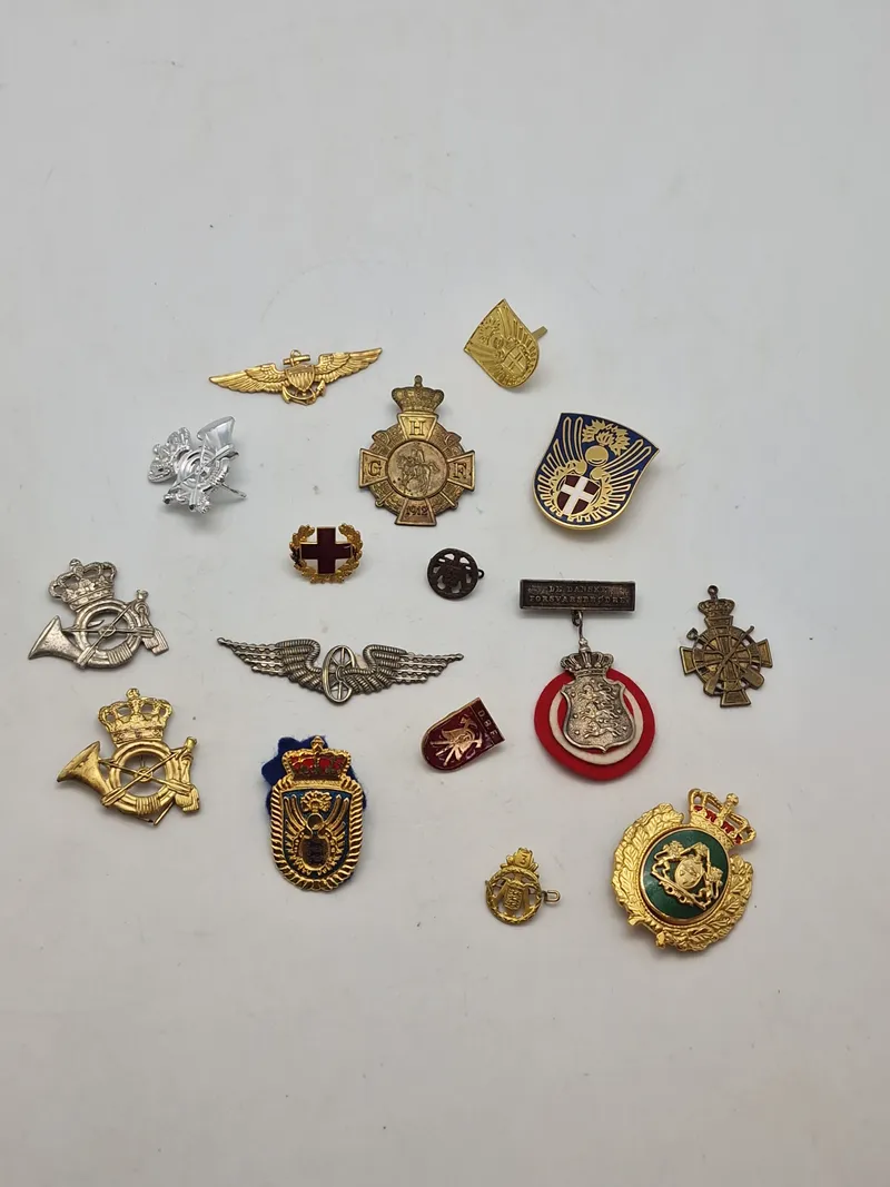 Samling diverse pins og nåle