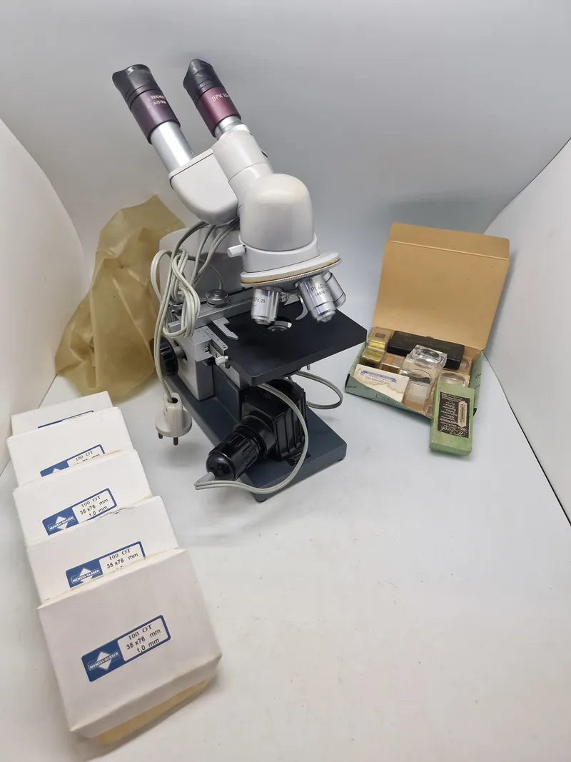 Reichert microscope Neopan Compound microscope med tilbehør