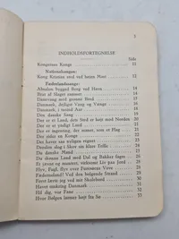 Diverse bøger fra det danske forsvar