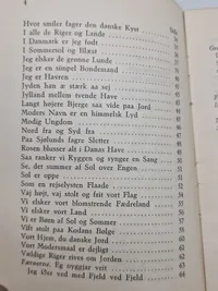 Diverse bøger fra det danske forsvar