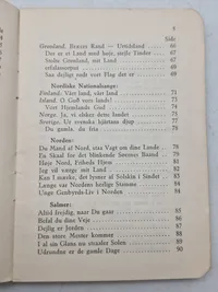 Diverse bøger fra det danske forsvar