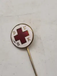 Samling røde kors nåle