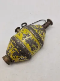 Sjælden original dansk Haandbombe model 1923, til øvelseskast og undervisningsbrug. Typen ses sjældent til salg
