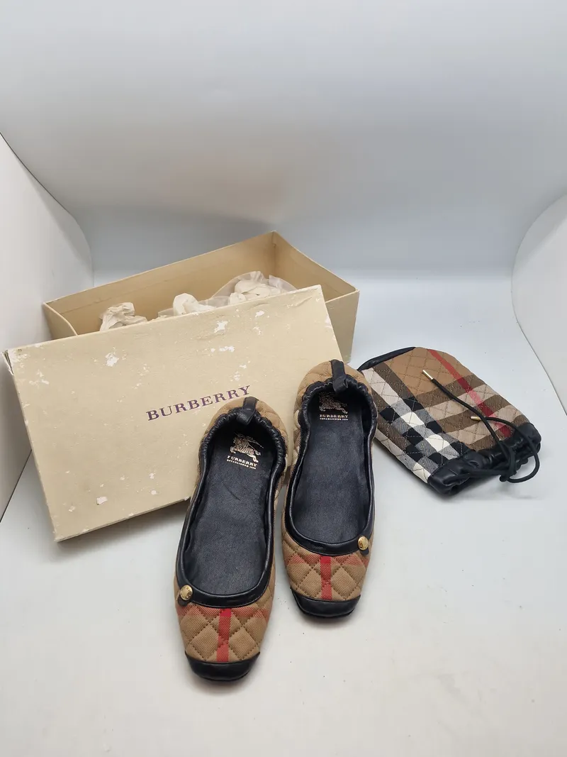 Originale Burberry sko med æske størelse 35