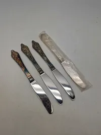 Samling knive i originale æsker - pletsølv