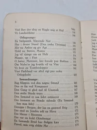 Diverse bøger fra det danske forsvar