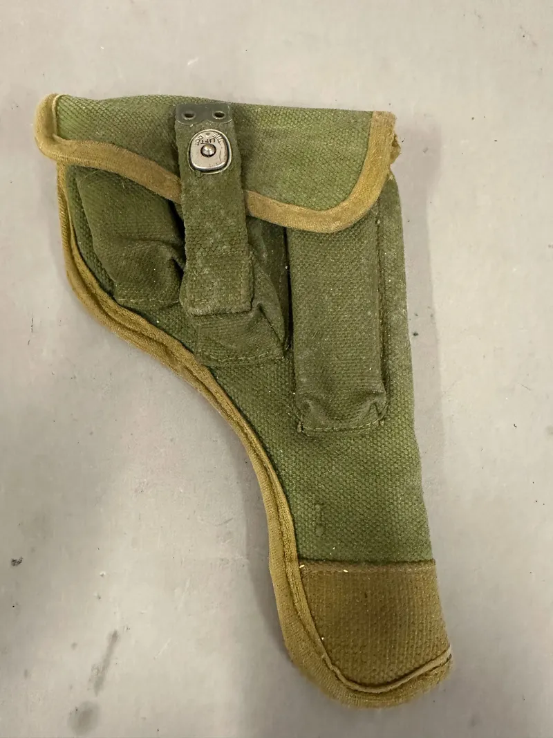 Dansk pistolhylster med tilbehør