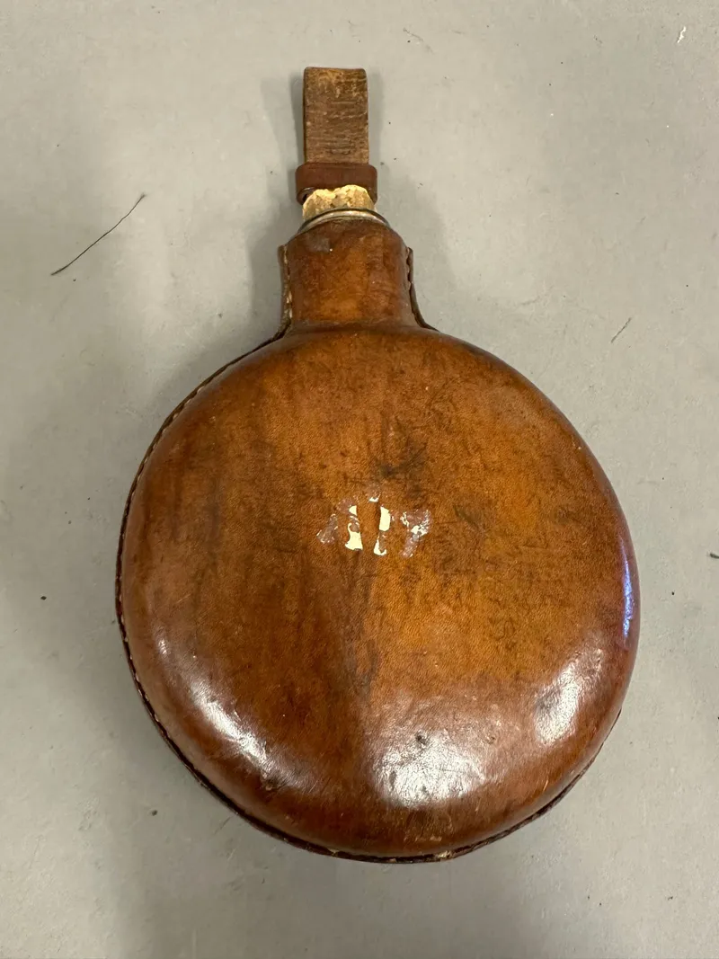 Dansk Feltflaske model 1873 for fodfolket, blæst på Holmegaard