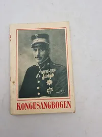 Originale konge sangbøger og svensk olieflaske