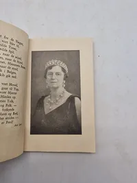 Originale konge sangbøger og svensk olieflaske