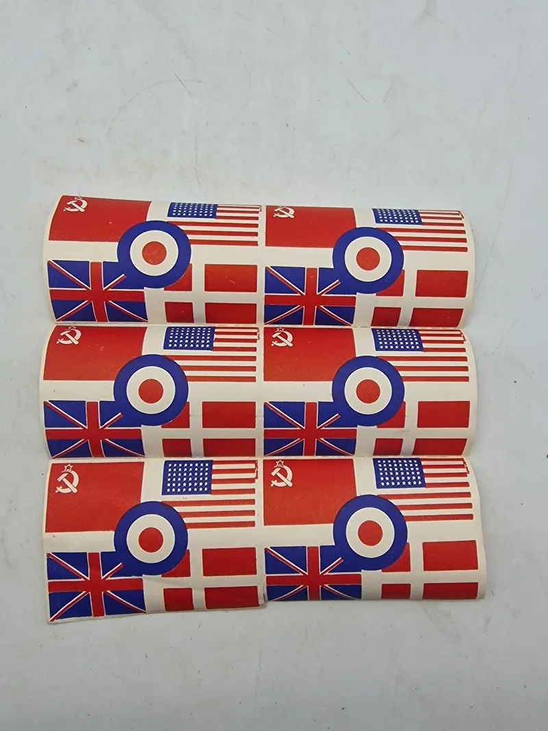 Originale klistermærker fra majdagene 1945