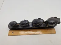 Udskåret skulptur med elefanter