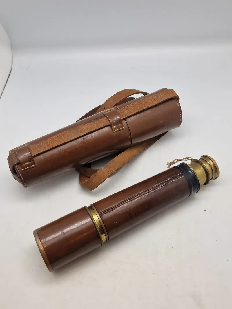 Original stor Marinekikkert klar i optik