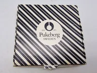 Pukeberg lysestage med æske