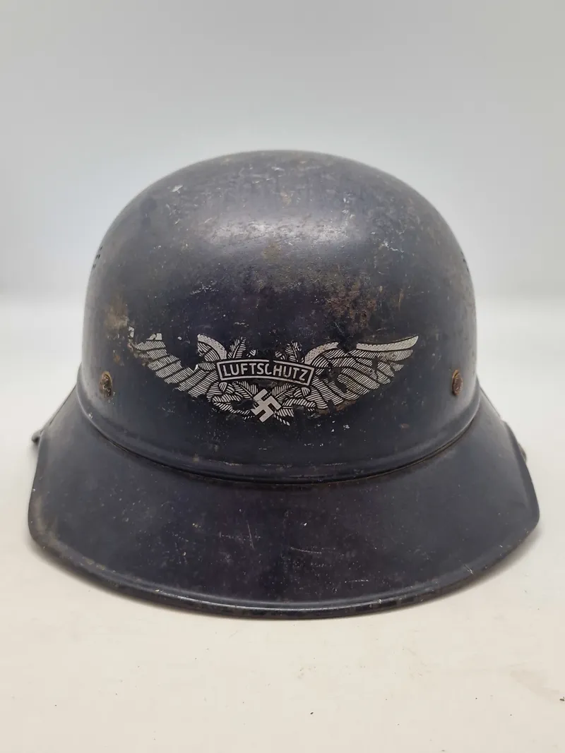 Original tysk Luftschütz hjelm - senere decal???