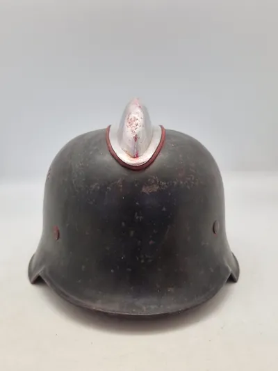 Original tysk ww2 hjelm - senere anvendt som brandhjelm