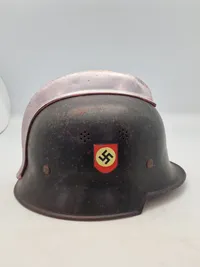 Original tysk ww2 hjelm - senere anvendt som brandhjelm