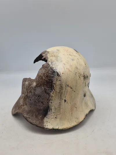 Original tysk ww2 hjelm - ødelagt på fronten