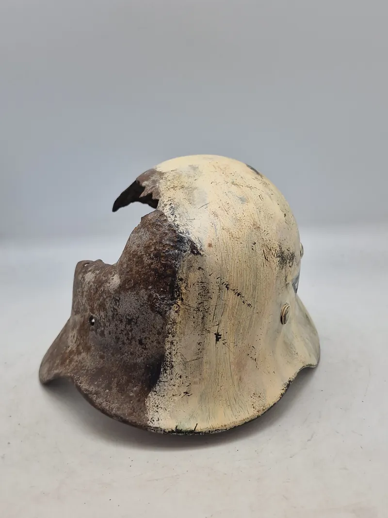 Original tysk ww2 hjelm - ødelagt på fronten