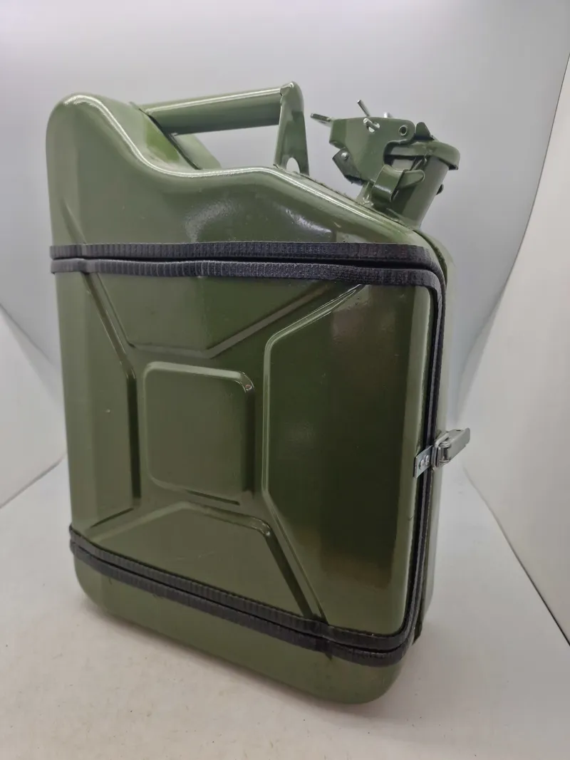 Jerrycan lavet som barskab