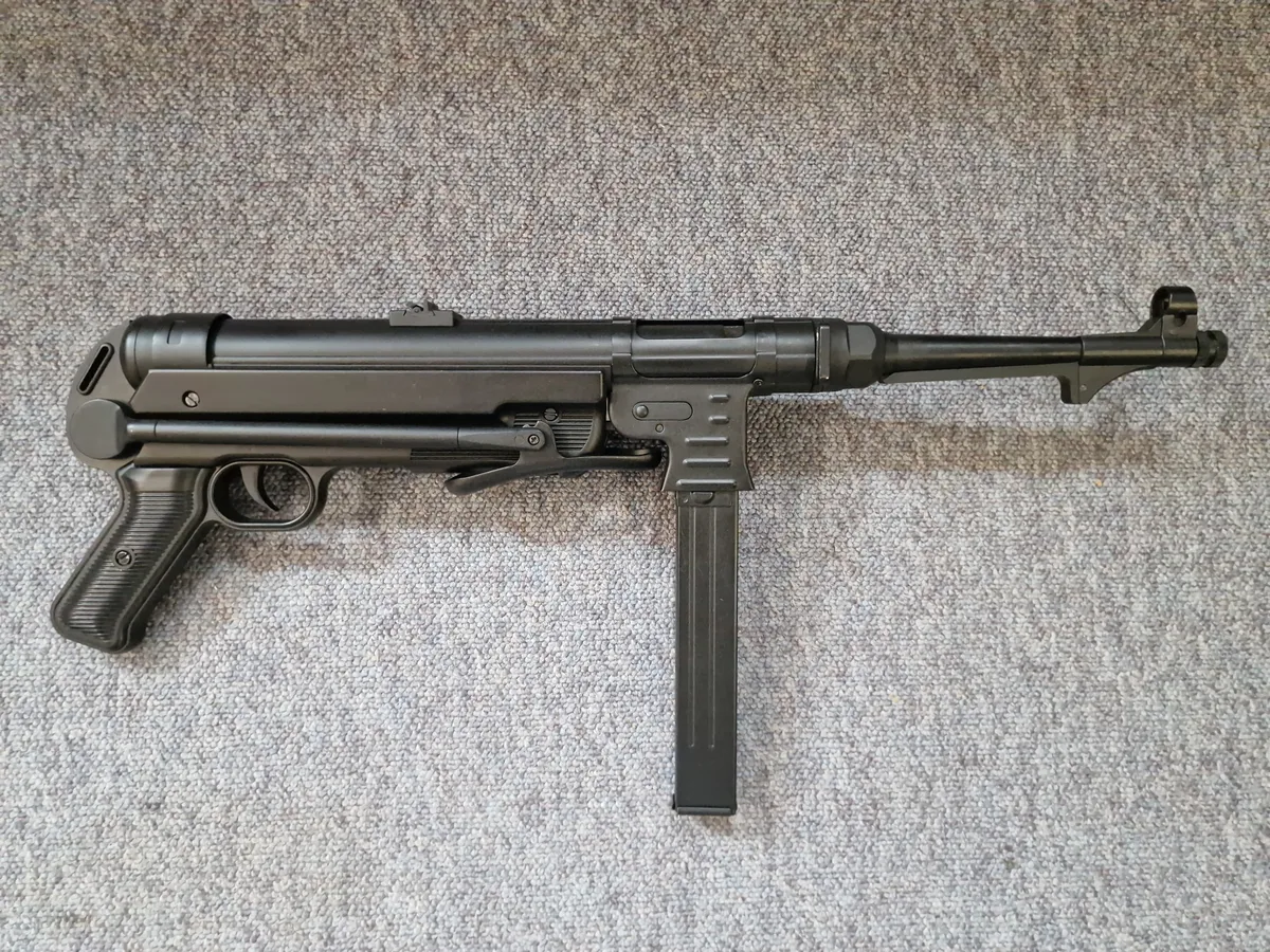 MP40 softgun med vægt som originalen