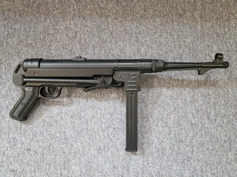 MP40 softgun med vægt som originalen