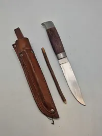 Spejderkniv med skede af læder
