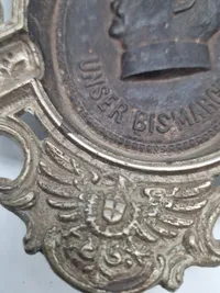 Veludført originalt askebæger med motiv af Bismarck fra tiden omkring 1870