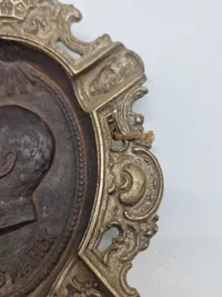 Veludført originalt askebæger med motiv af Bismarck fra tiden omkring 1870