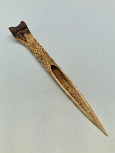 Original Cassowary bone dagger fra Papua New Guinea
