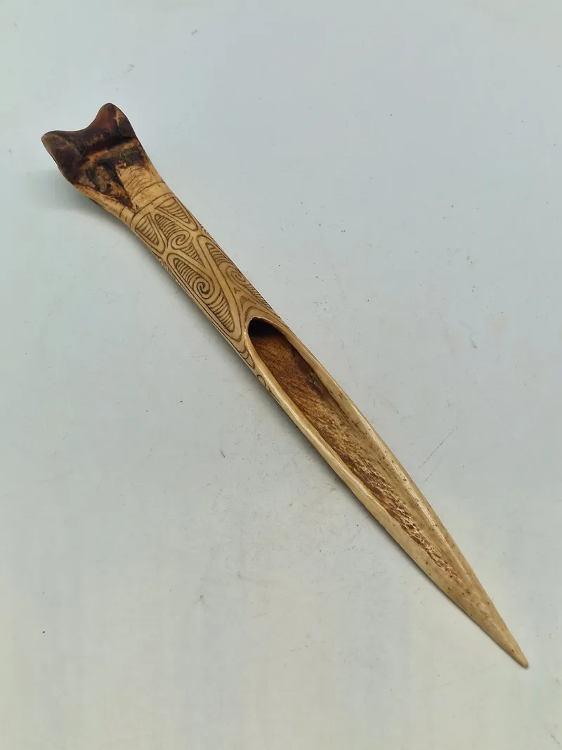Original Cassowary bone dagger fra Papua New Guinea