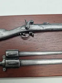 Flot plade med med miniature forlader og sidevåben 1864