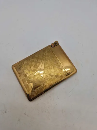 Cigaretetui med lighter