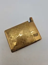 Cigaretetui med lighter