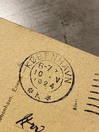 Postkort fra 1924 med motiv af to gardere på vagt