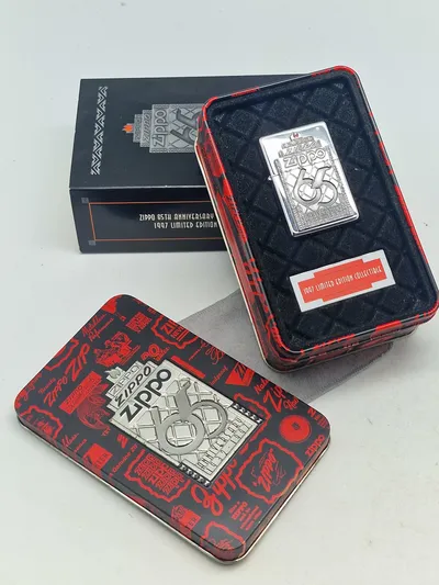Jubilæums Zippo lighter med æske
