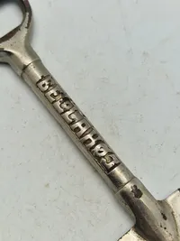 Miniature spade med teksten “Bellahøj” fra indvielsen