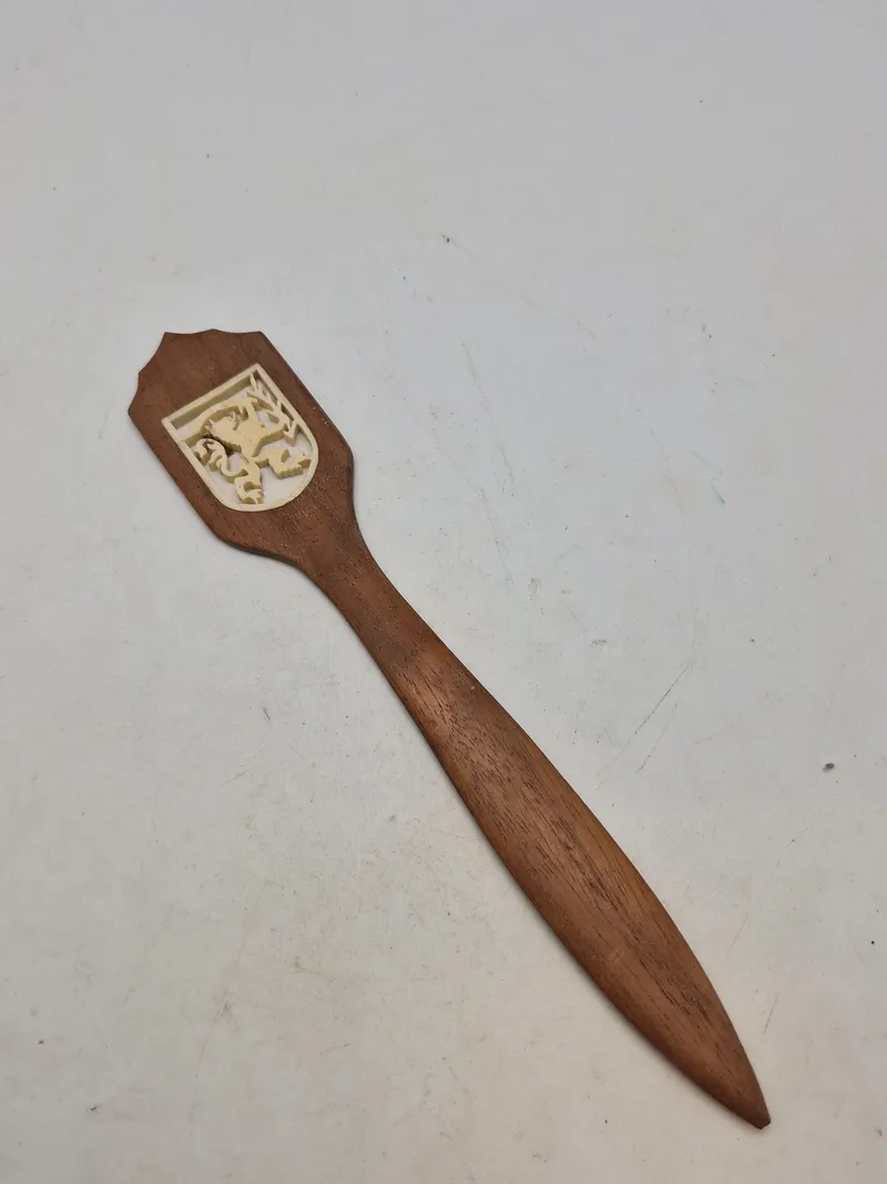 Brevåbner med det Finske våbenskjold fra Frivillig