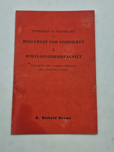 Original folder - Reglement for fodfolket -Rekylgevær kompagniet - 1945