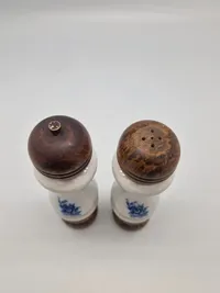 Salt & pepperkværn - træ og porcelæn