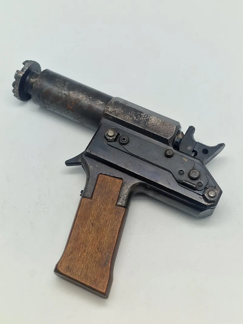 Original Accles & Shelvoke "CASH" Captive Bolt Pistol - bruger løse kaliber 22 patroner som skyder en bolt frem - bliver også kaldt “Cattle killer”
